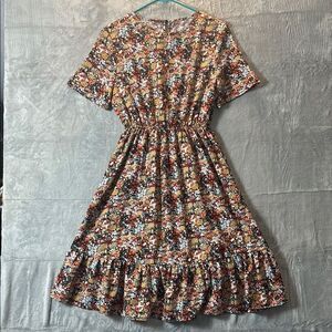 Boture Floral Peasant Dress with Short Sleeves and Ruffled Bottom Size Small
